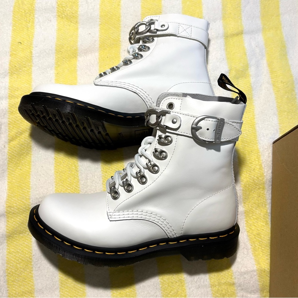 Dr. Martens White Leather 1460 Pascal Chain Combat Boots, US7, NIB